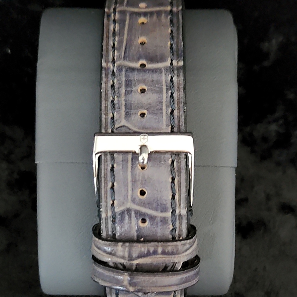 Victorinox Swiss Army Alliance Chronograph Watch 241298 $595 MSRP NEW in Box - Picture 12 of 12